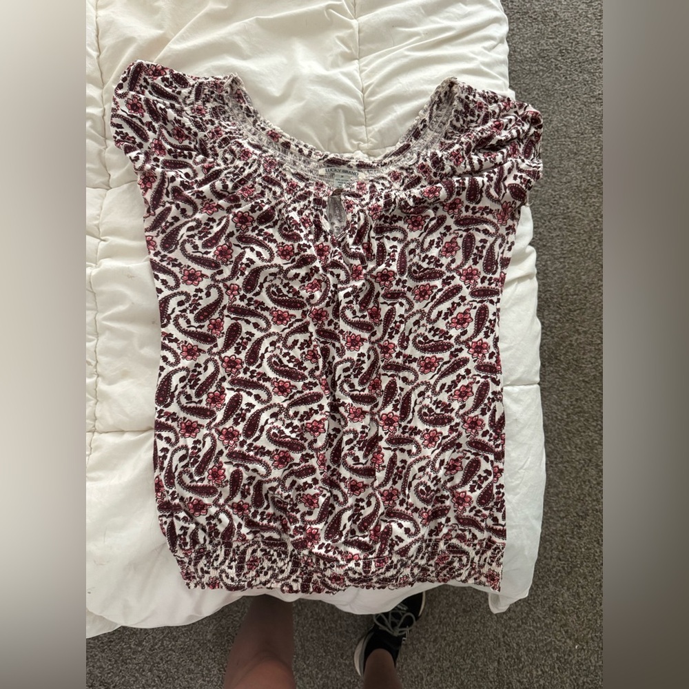 Lucky brand women’s top with keyhole